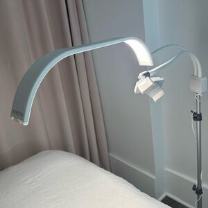 GLAMCOR GLOBAL - Horizon white/silver + Flat Base Stand